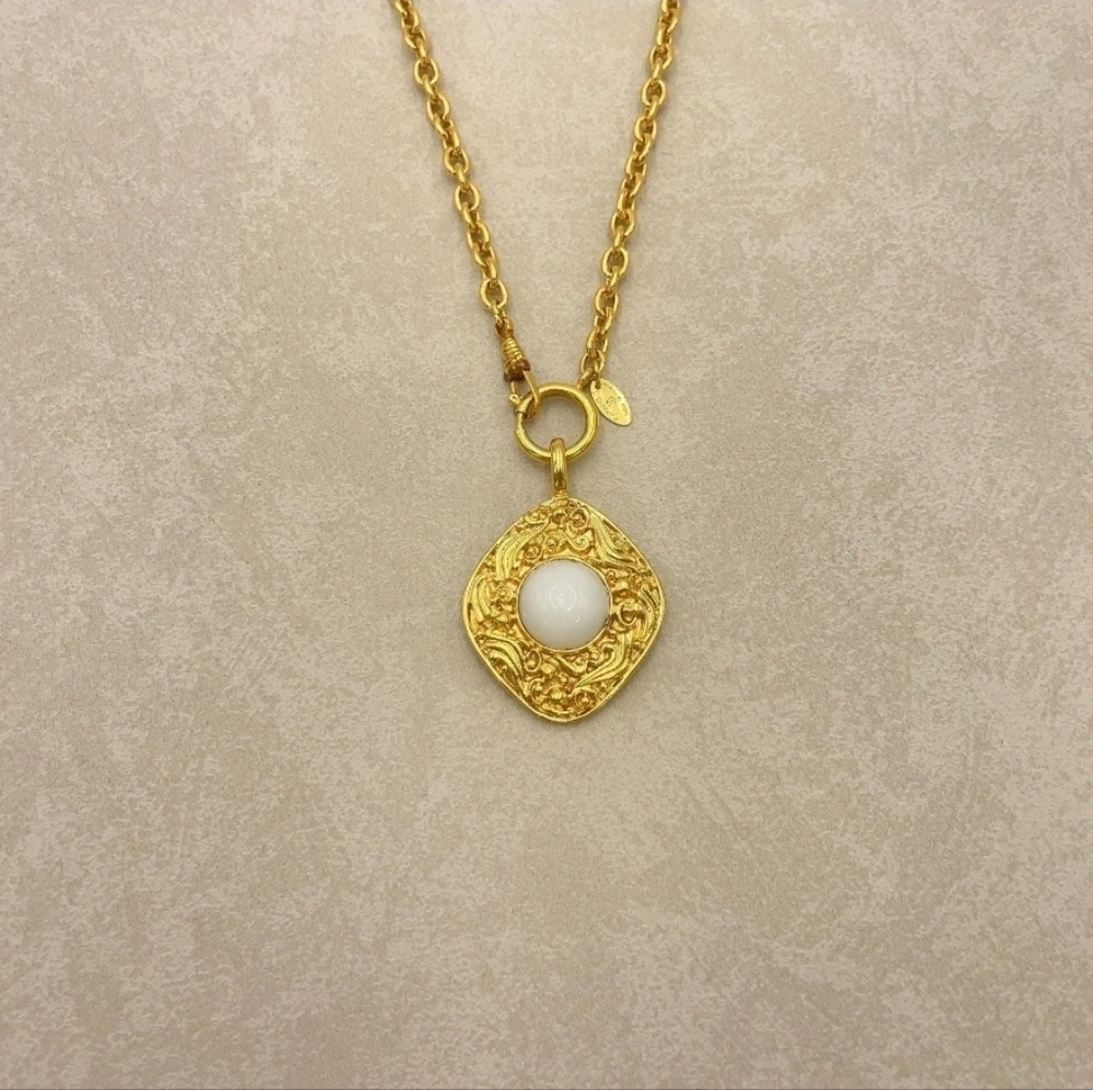 Authen Chanel Coco Arabesque Diamond Pearl Necklace Engraved 3893 W/Box - Picture 8 of 16